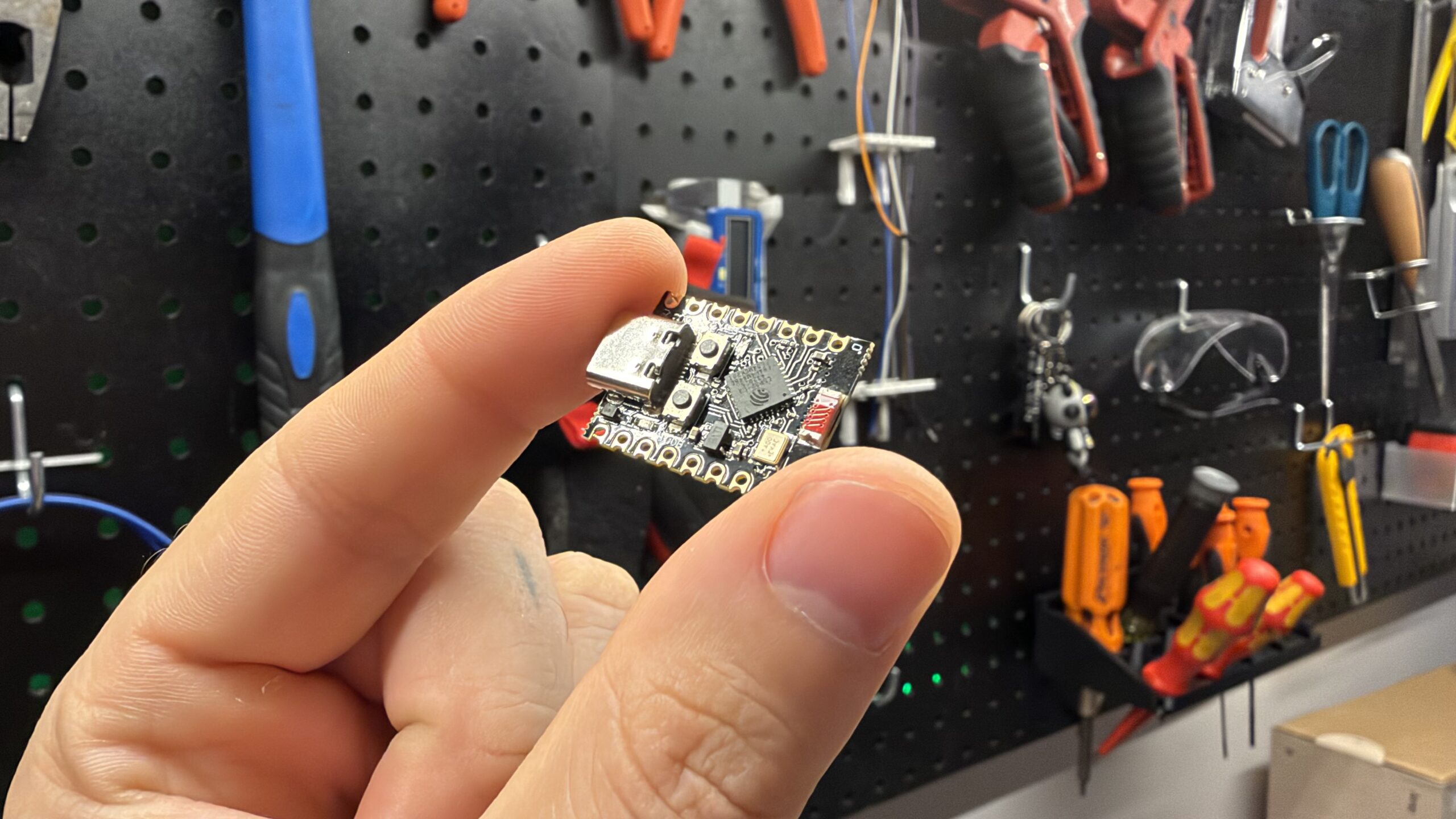 esp32-c3 used for an esphome ibeacon, to automate with home assistant for triggering ios shortcuts and automations